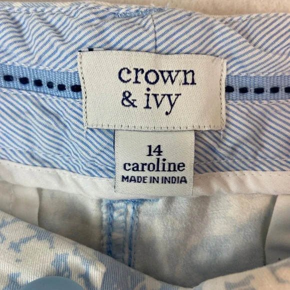 Crown & Ivy Caroline Floral Print Shorts Womens Sz 14 Blue White Casual Preppy - Picture 3 of 5